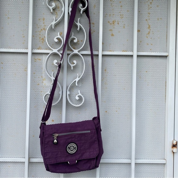 Jinqiaoer Small 8”X8” purple Nylon Crossbody purse. Lots of storage zip pockets - Picture 5 of 6